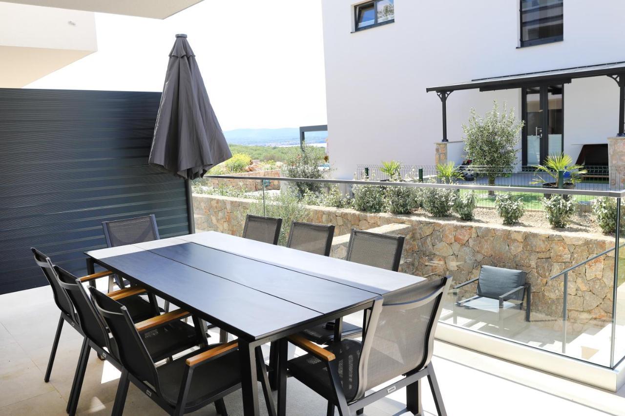 Brand New Apartment With Private Pool Njivice Esterno foto
