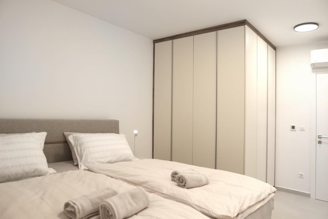 Brand New Apartment With Private Pool Njivice Esterno foto