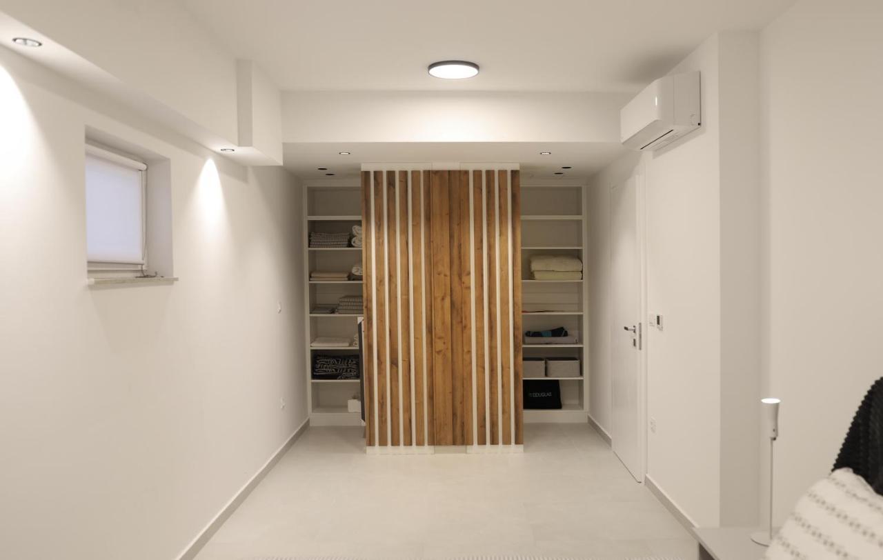 Brand New Apartment With Private Pool Njivice Esterno foto